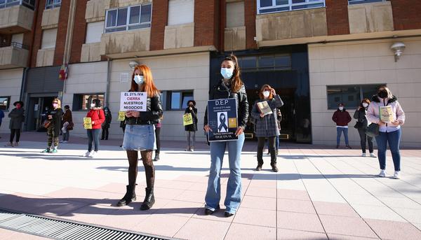 Fotos: Protesta del sector de la belleza y la peluquería en Ponferrada