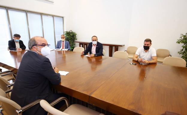 Imagen de archivo de una reunión de la Mesa por el futuro del Bierzo.