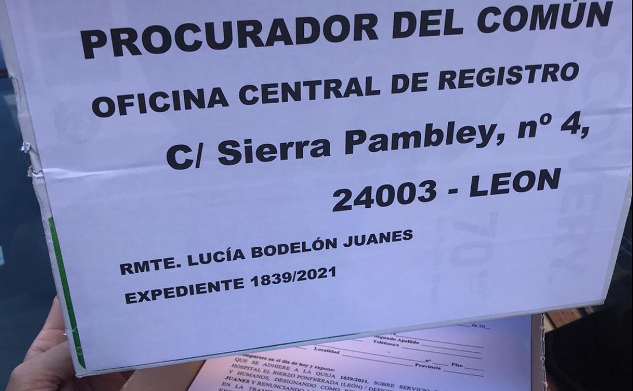 Imagen de una de las cajas que contienen las firmas que se remitirán al Procurador del Común.