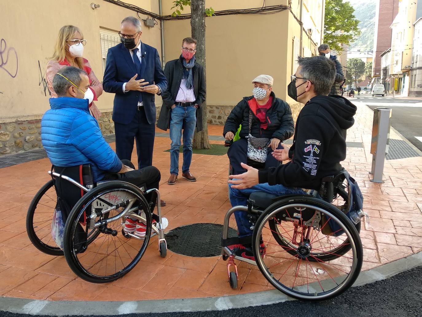 Fotos: Ponferrada invierte 510.000 euros en mejorar la accesibilidad en cinco calles en el barrio del Temple