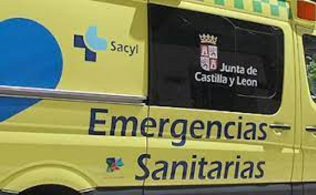 Imagen de una ambulancia de Sacyl.