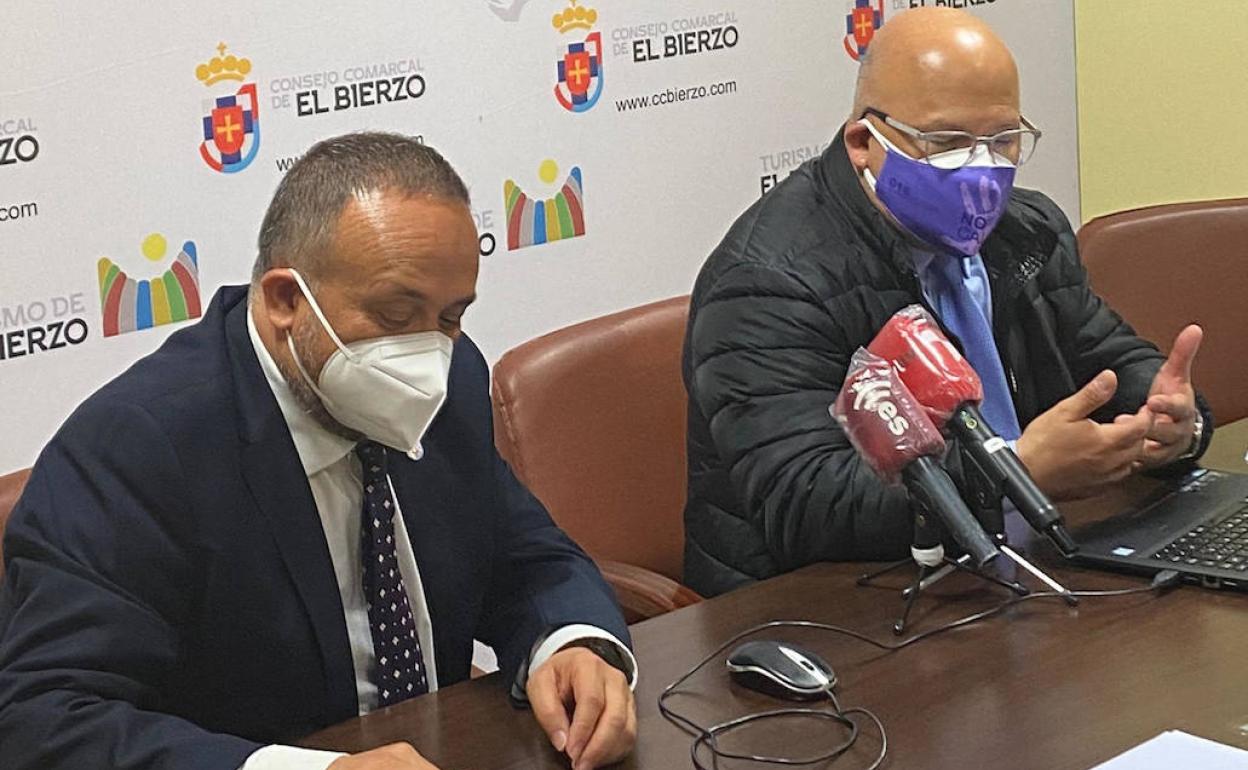 El presidente comarcal y el subdelegado del Gobierno, durante la rueda de prensa.