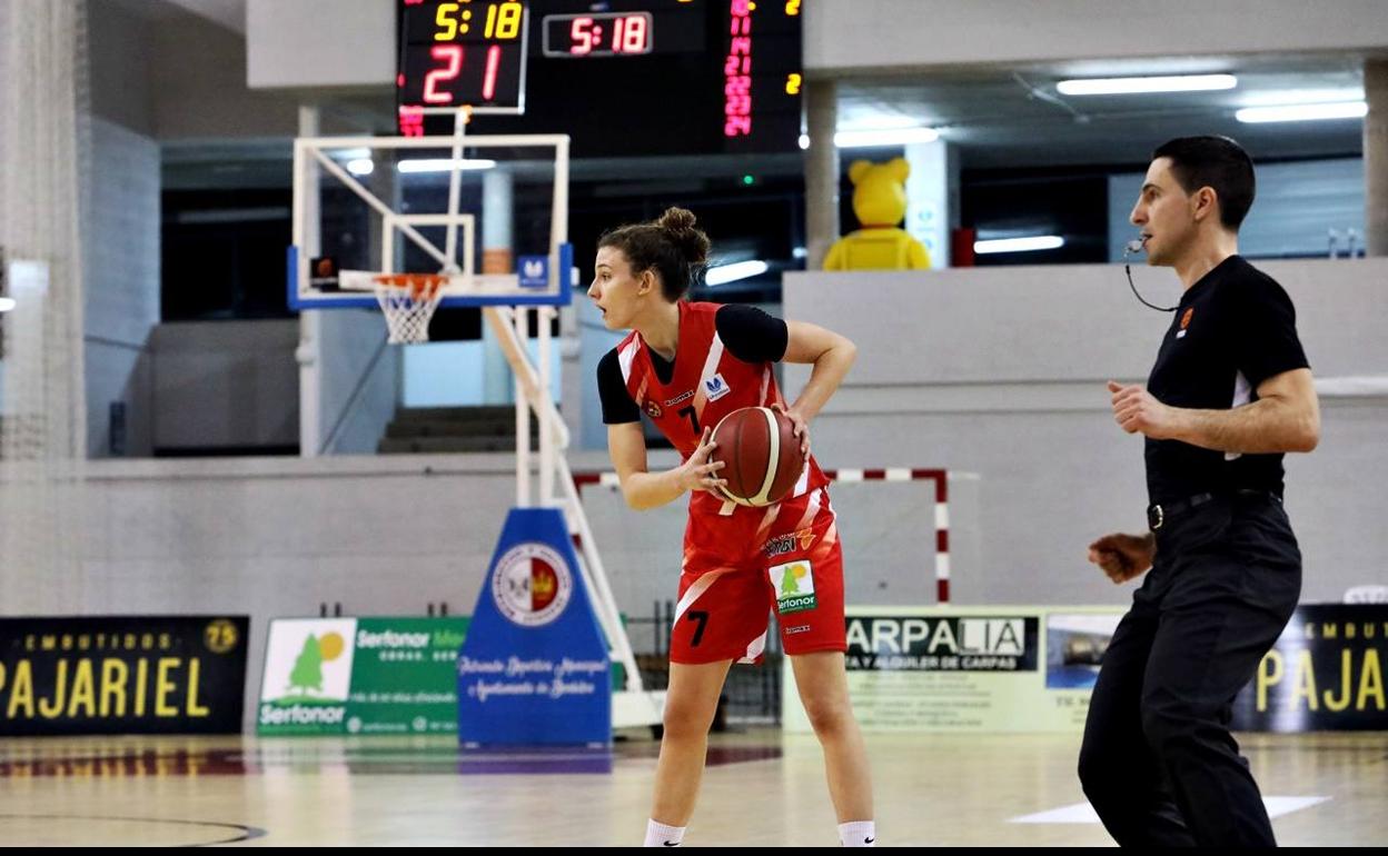 La jugadora catalana del Embutidos Pajariel Bembibre Anna Palma.