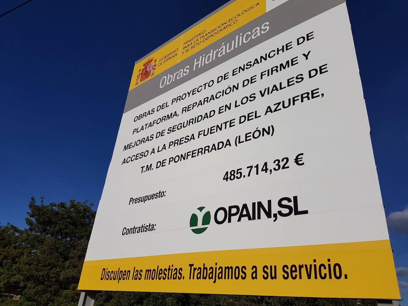 Imagen de las obras de reparación y mejora de seguridad de viales de acceso a la presa de la Fuente del Azufre de Ponferrada.