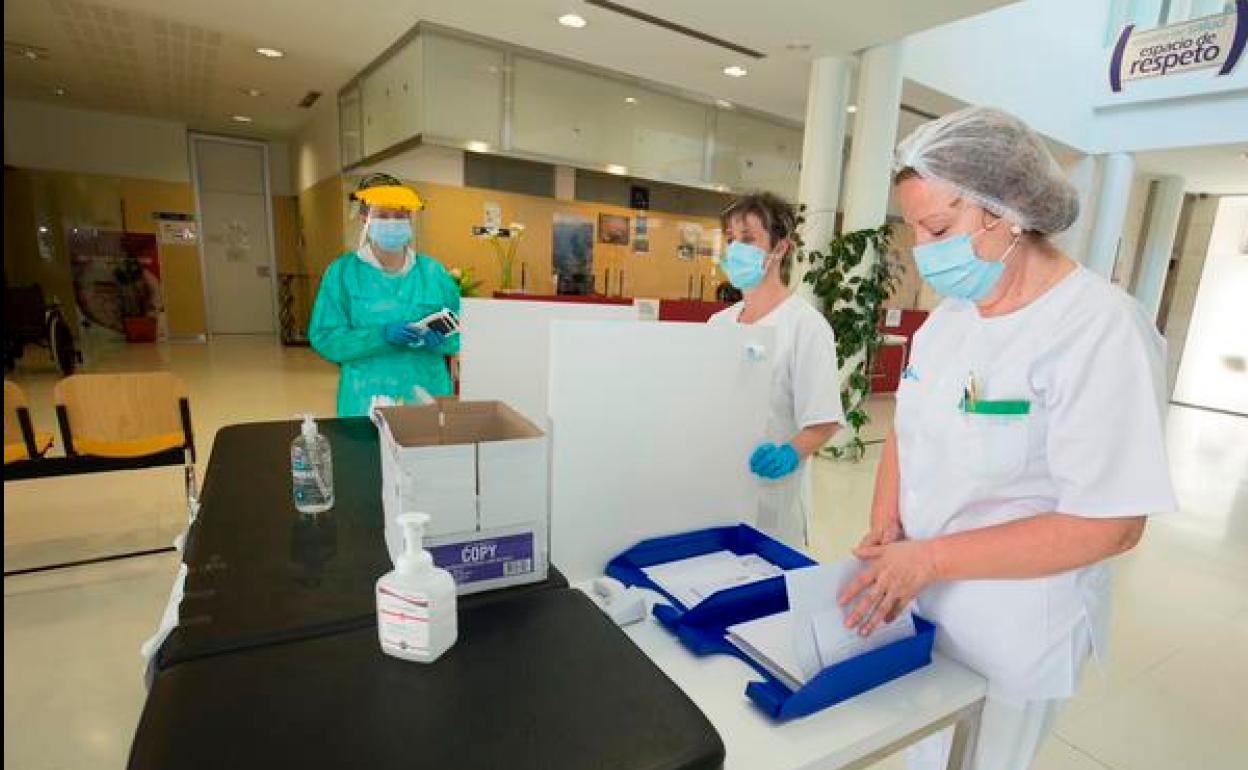 Personal de Atención Primaria en el centro de salud de Cuatrovientos.