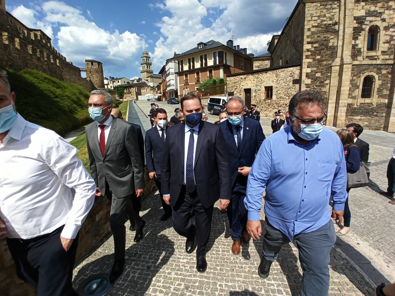 El ministro José Luis Ábalos inaugura las obras de rehabilitación del Castillo Viejo de Ponferrada en una visita que tendrá su continuidad este viernes en León capital | Olegario Ramón pide inversiones para El Bierzo | Una de las demandas, colaboración en el proyecto de ronda sur para eliminar el tráfico rodado frente al Castillo. 