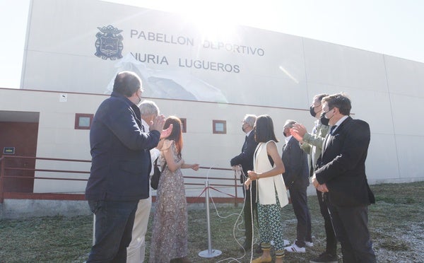 Acto de homenaje y nominación del pabellón polideportivo de Fuentesnuevas, dedicado a la atleta Nuria Lugueros. 