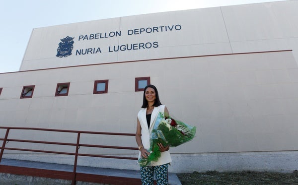 Acto de homenaje y nominación del pabellón polideportivo de Fuentesnuevas, dedicado a la atleta Nuria Lugueros. 