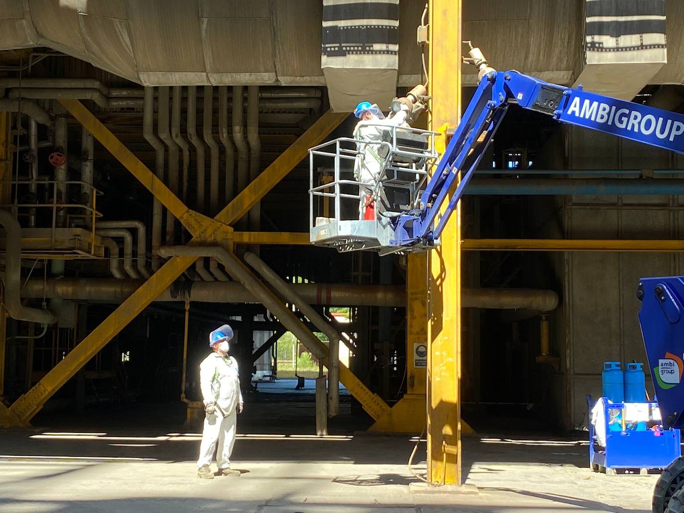 Obras de desmantelamiento de la central térmica de Compostilla II de Cubillos del Sil. 