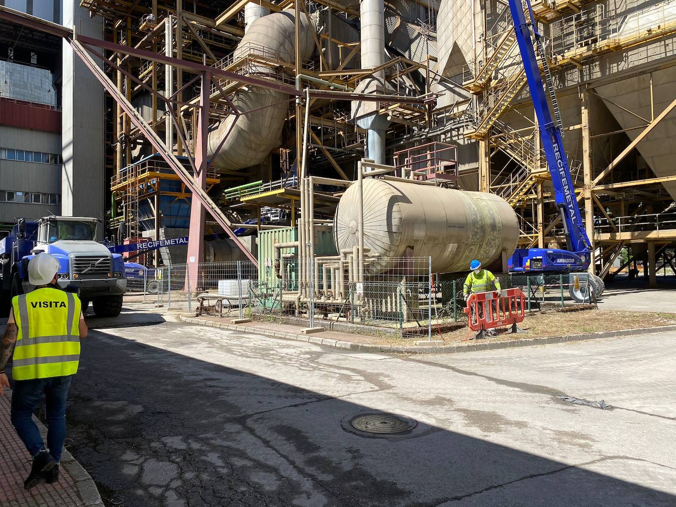 Obras de desmantelamiento de la central térmica de Compostilla II de Cubillos del Sil. 