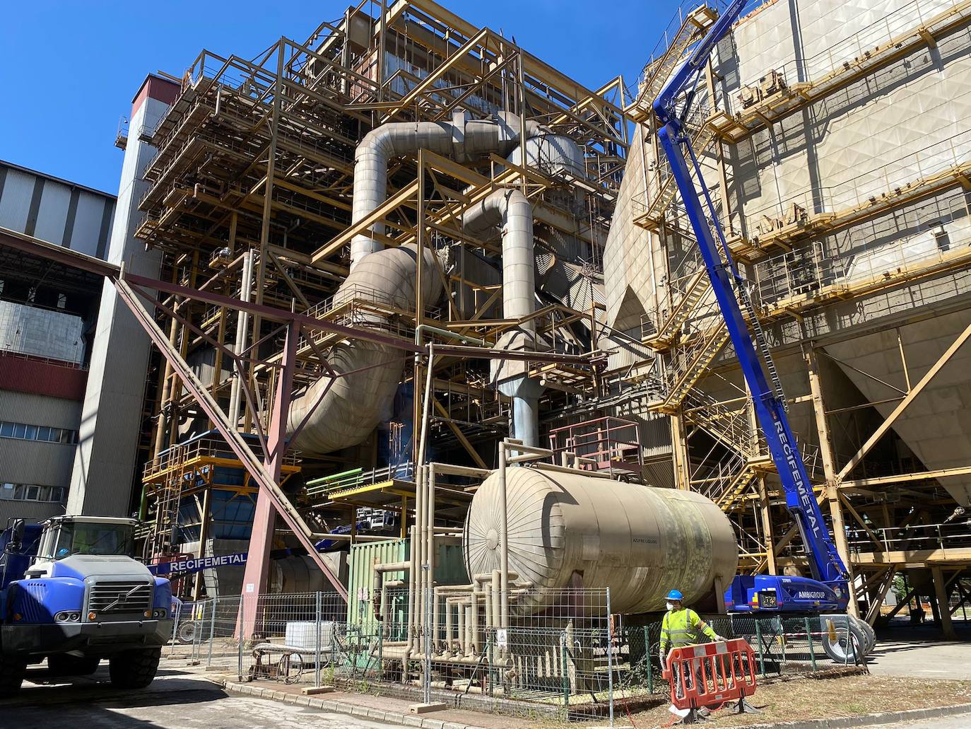Obras de desmantelamiento de la central térmica de Compostilla II de Cubillos del Sil. 