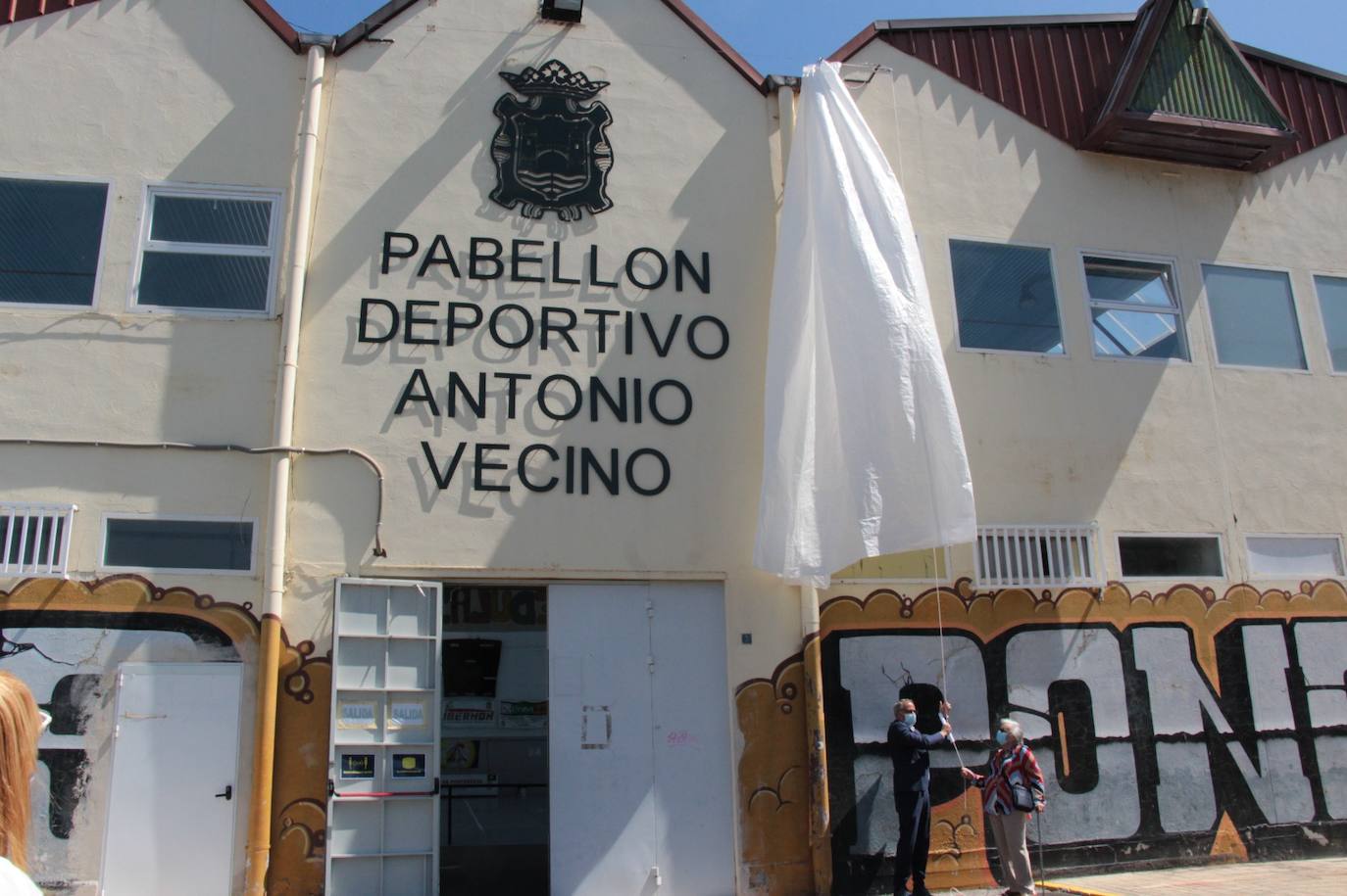 Fotos: Nuevo nombre del pabellón del JT