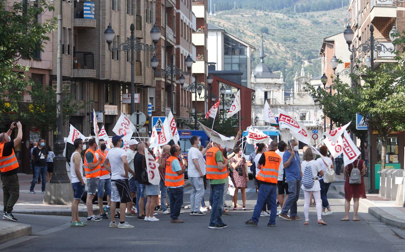 Fotos: Concentración de trabajadores de la factoría LM