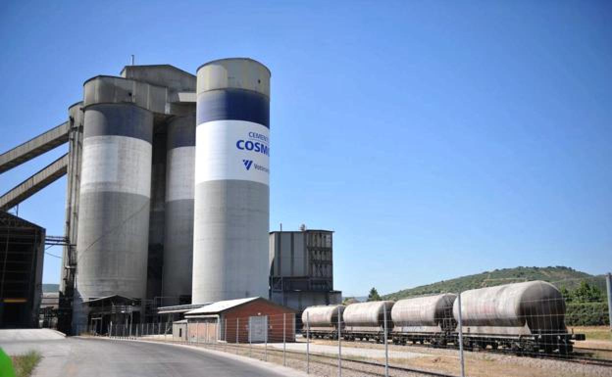La fábrica de Cementos Cosmos en Toral de los Vados.