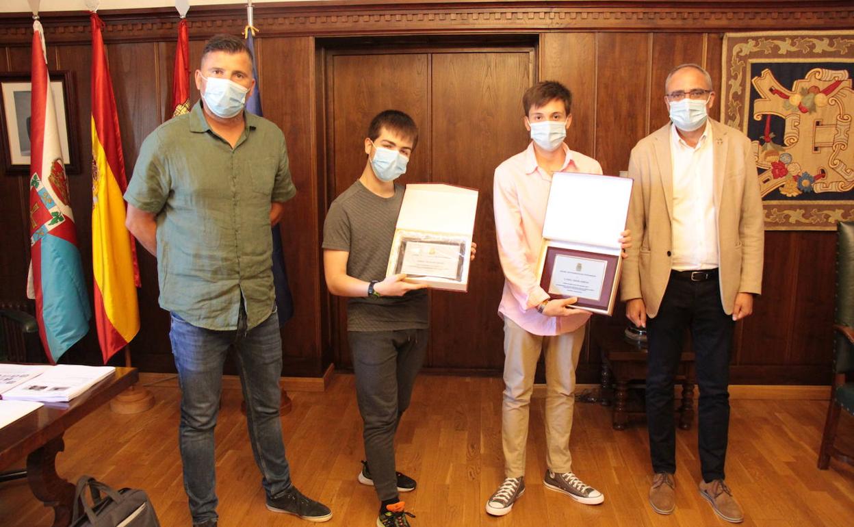 Imagen de la recepción de los deportistas en el Ayuntamiento de Ponferrada.