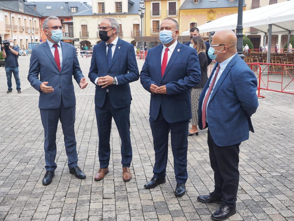 El presidente de la Junta participa en el acto institucional del LXIII Día del Bierzo.
