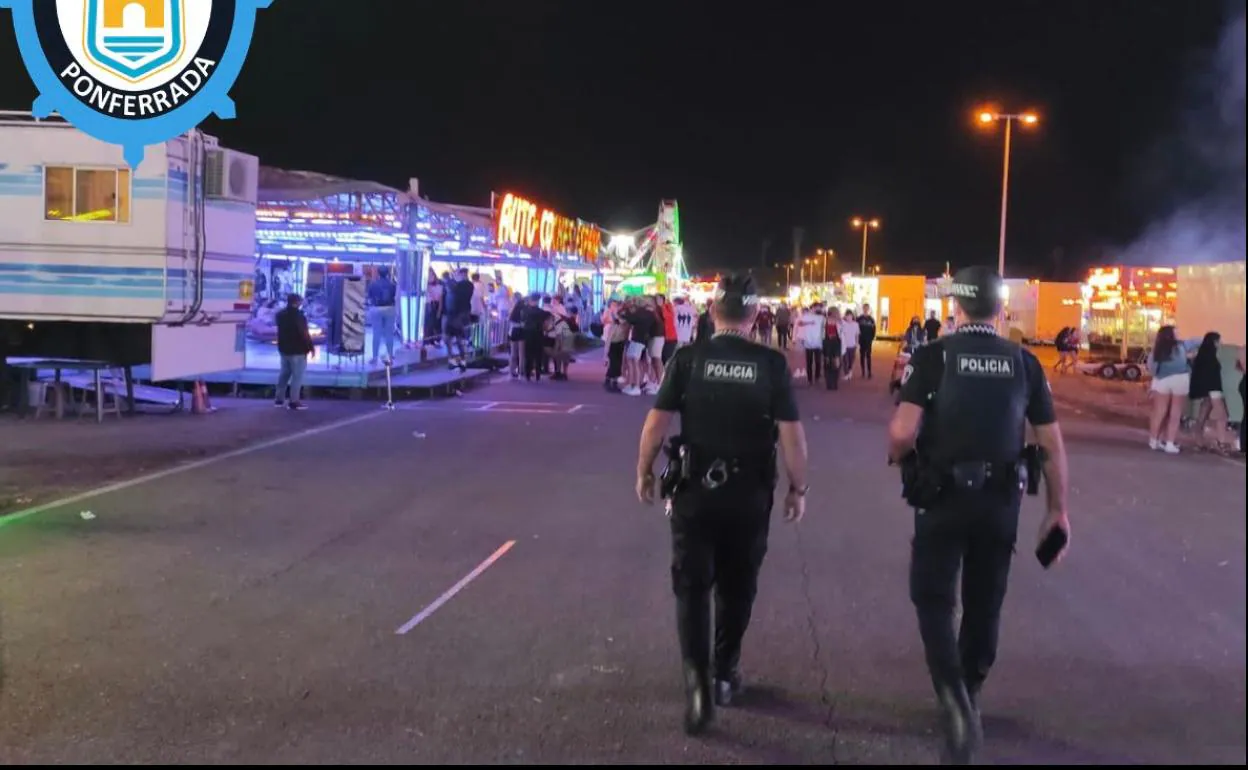 Agentes de la Policía Municipal en el recinto ferial.