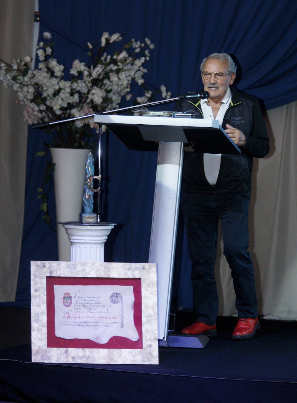 Fotos: Carracedelo premia a José Luis Prada