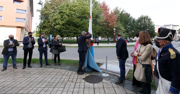 Izado de bandera y descubrimiento de placa para conmemorar el bicentenario de la provincia de El Bierzo.
