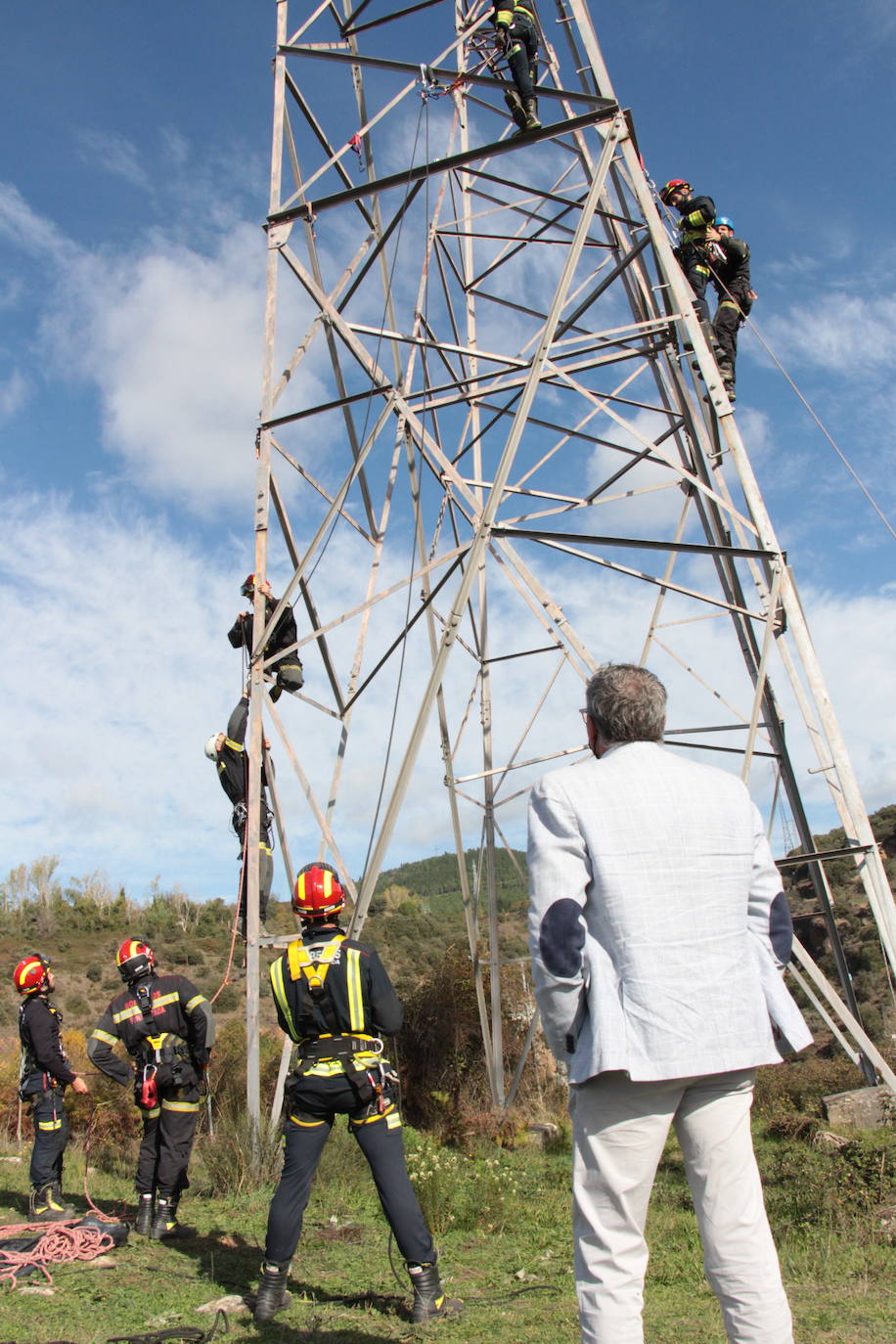 Fotos: Curso de rescate en altura de los bomberos de Ponferrada