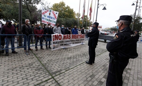 Manifestación en Ponferrada por el cierre de los consultorios médicos.