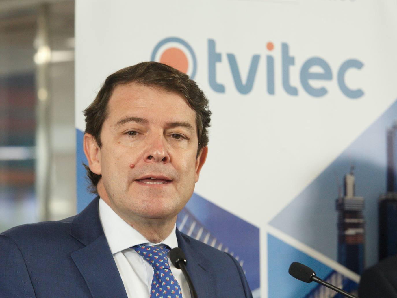 El presidente de la Junta de Castilla y León, Alfonso Fernández Mañueco, visita las instalaciones de la empresa Tvitec.
