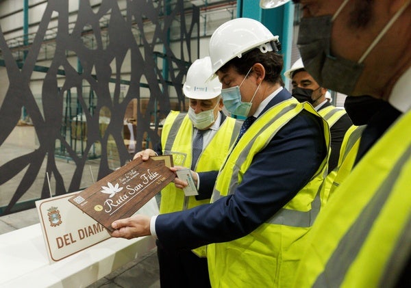 El presidente de la Junta de Castilla y León visita las instalaciones de la empresa Tvitec.