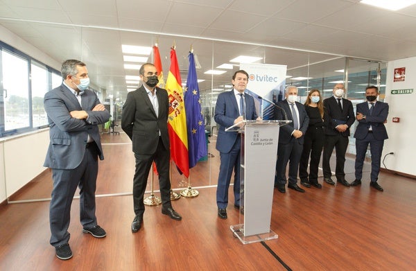 El presidente de la Junta de Castilla y León visita las instalaciones de la empresa Tvitec.
