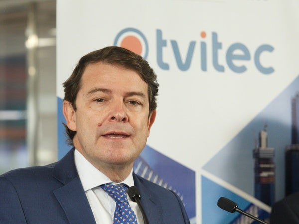 El presidente de la Junta de Castilla y León visita las instalaciones de la empresa Tvitec.