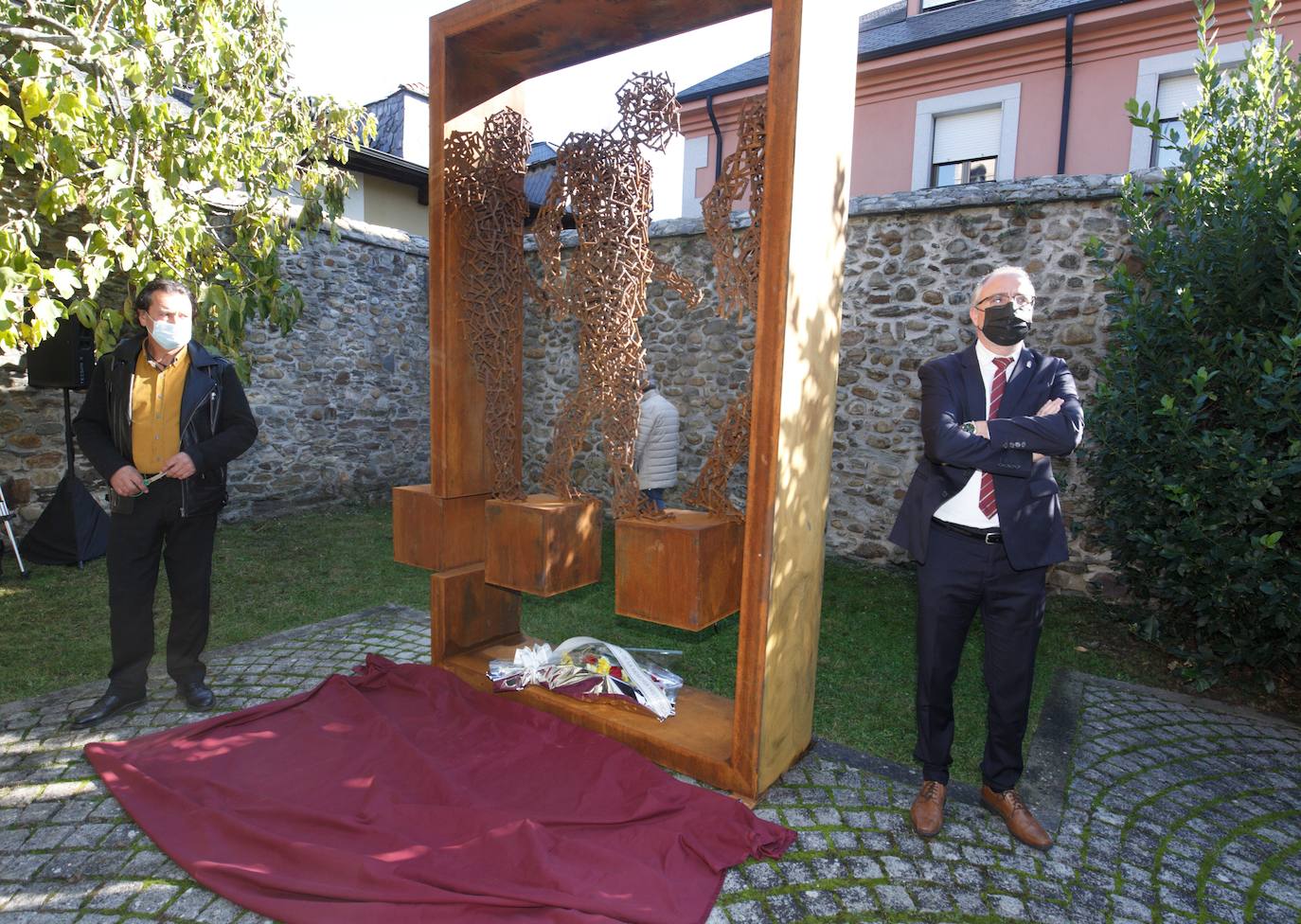 Fotos: Homenaje a los represaliados de la Guerra Civil en Ponferrada