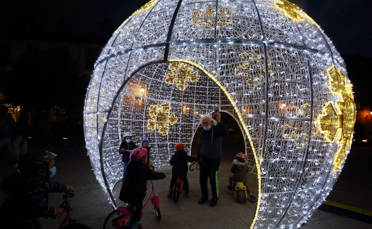Imagen de la iluminación navideña del 2020 en Ponferrada.