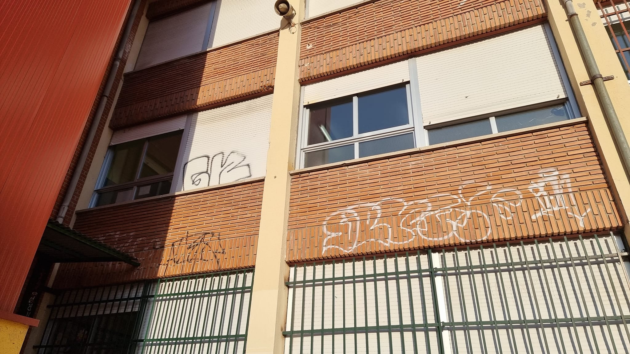 Fotos: Desperfectos en el colegio Navaliegos