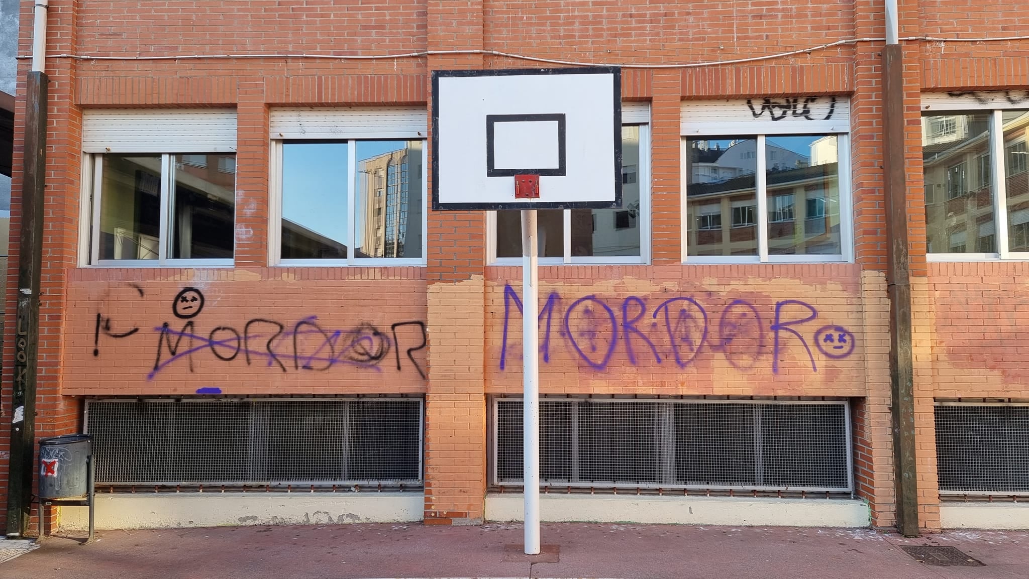 Fotos: Desperfectos en el colegio Navaliegos
