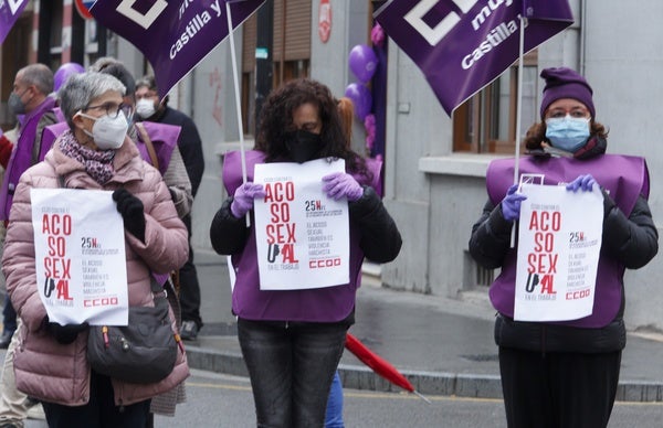 Concentración en Ponferrada con motivo del día contra la violencia de género.