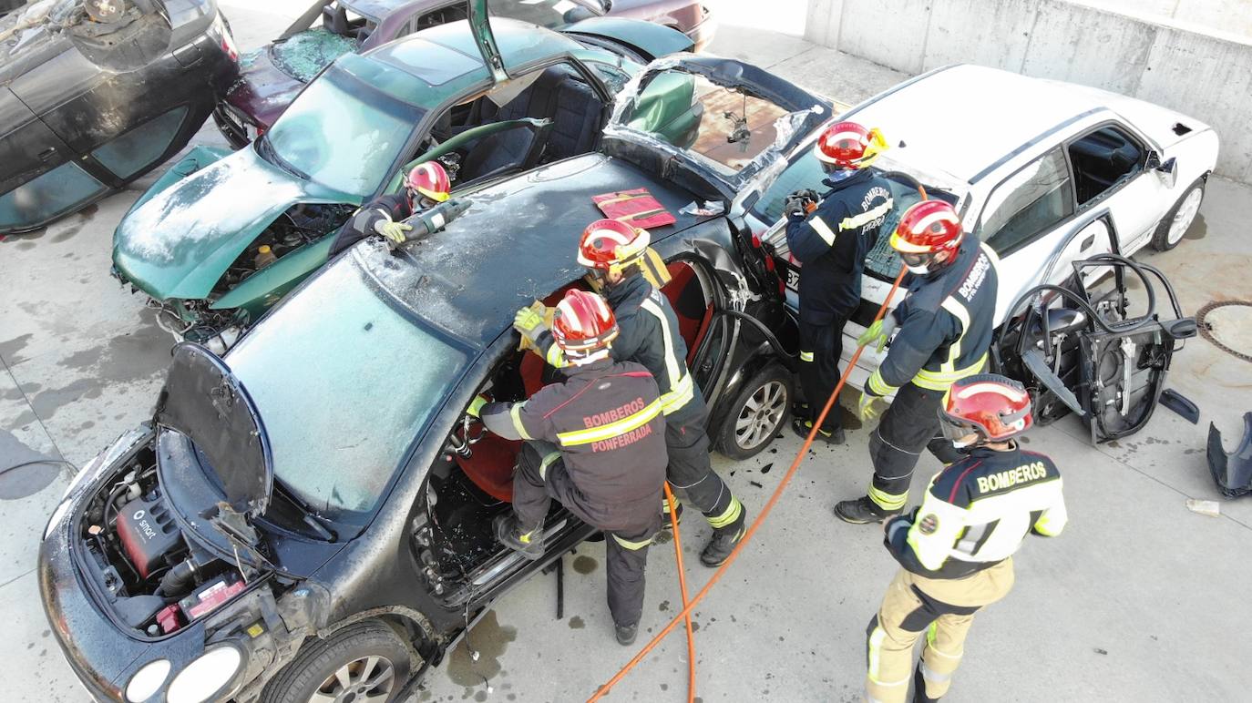 Fotos: Curso de rescate en accidentes de tráfico en Ponferrada