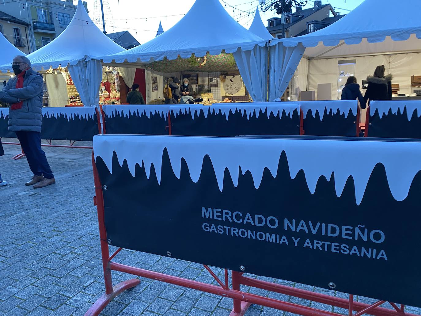 Fotos: Visita de Papá Noel y Mercadillo Navideño