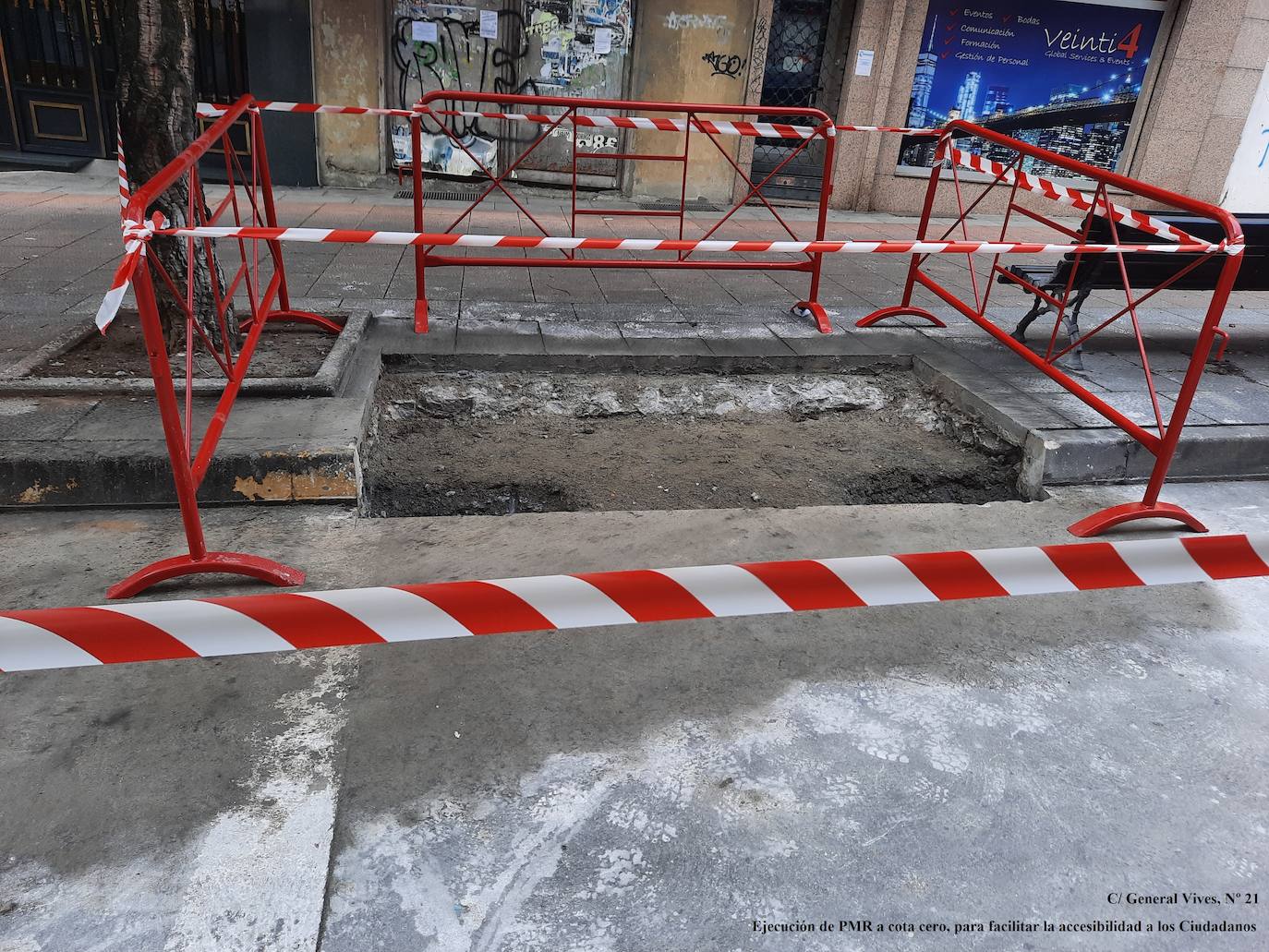 Nueva reserva de estacionamiento para personas con movilidad reducida (PMR) en la calle General Vives de Ponferrada.