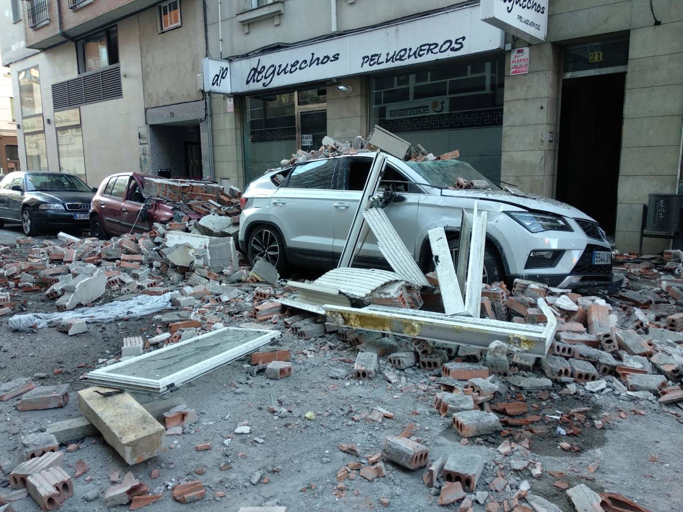 Exploción intencionada en un edificio de la calle Alcón de Ponferrada.