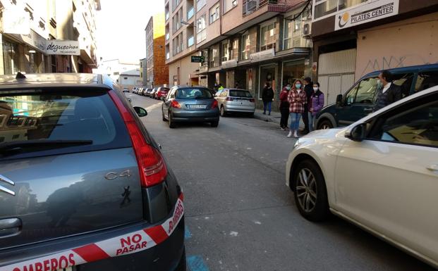 Galería. Abre al tráfico la calle Alcón de Ponferrada tras la retirad de escombros de la explosiób.