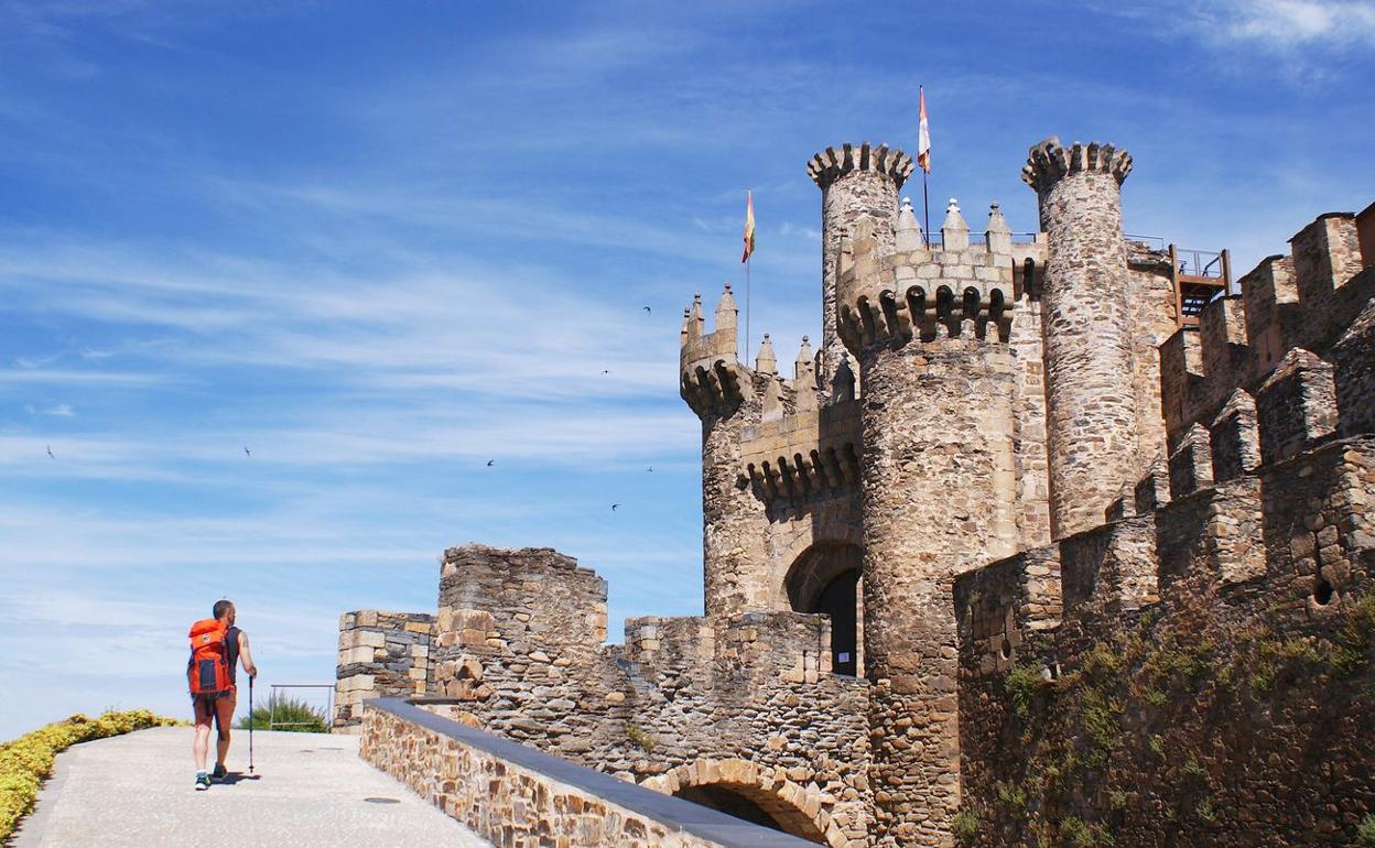 El castillo de los Templarios, en Ponferrada, llegará a todo el mundo de la mano de Correos. 