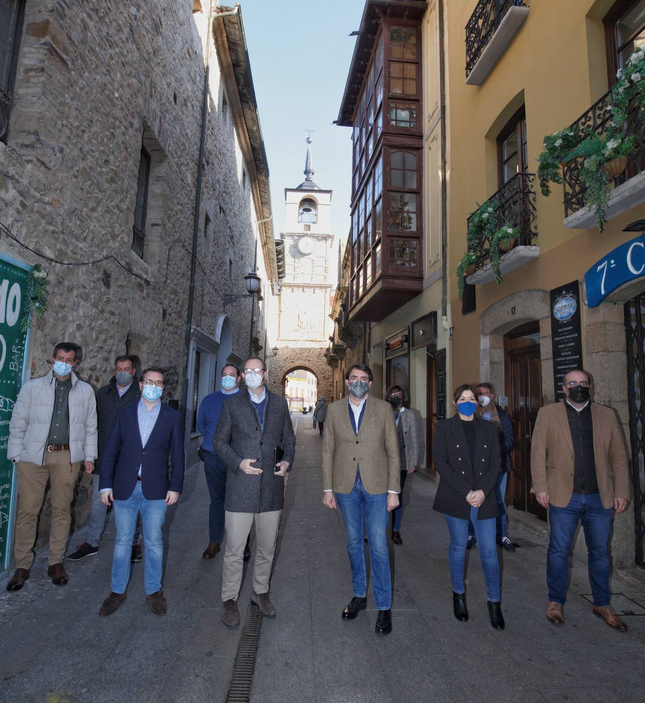 El portavoz del PP en el Senado, Javier Maroto, y Juan Carlos Suárez-Quiñones presentan la candidatura del Partido Popular de León a las Cortes Autonómicas para las próximas elecciones del 13 de febrero