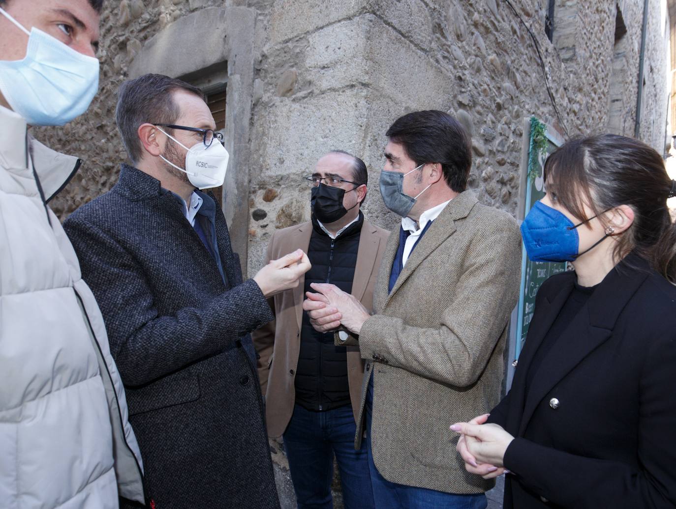 El portavoz del PP en el Senado, Javier Maroto, y Juan Carlos Suárez-Quiñones presentan la candidatura del Partido Popular de León a las Cortes Autonómicas para las próximas elecciones del 13 de febrero