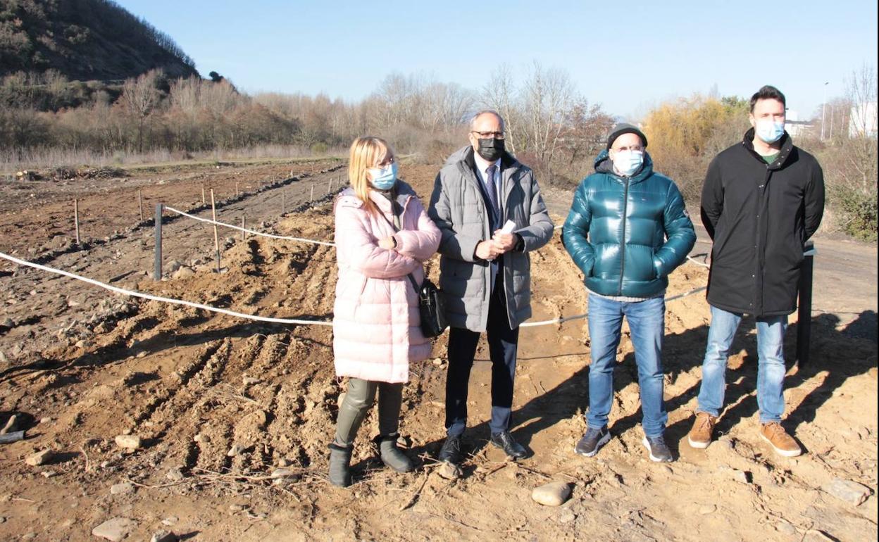 El alcalde de Ponferrada y los ediles de de Infraestructuras y Medio Ambiente visitaron la obra de ejecución de huertos urbanos.