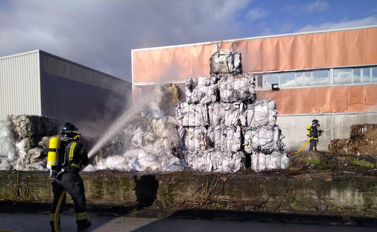Imagen de la extinción del incendio.
