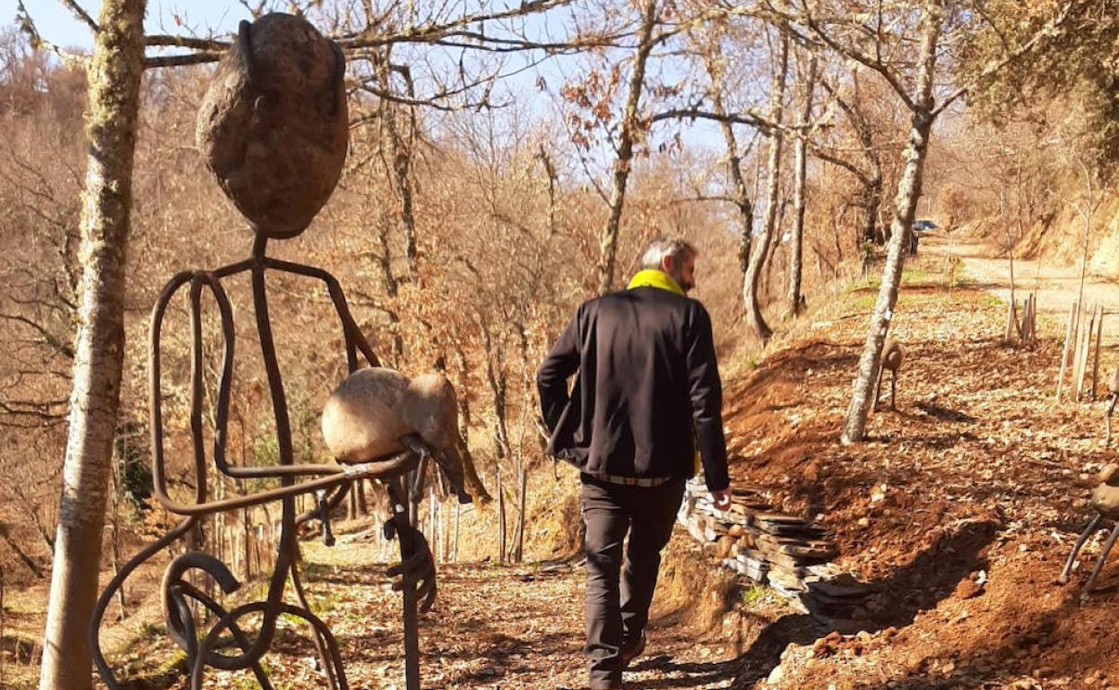 Imagen de una de las esculturas de Leoneza.