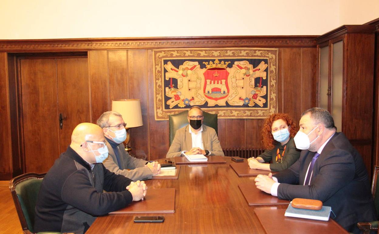 Imagen de la reunión en el Ayuntamiento de Ponferrada.
