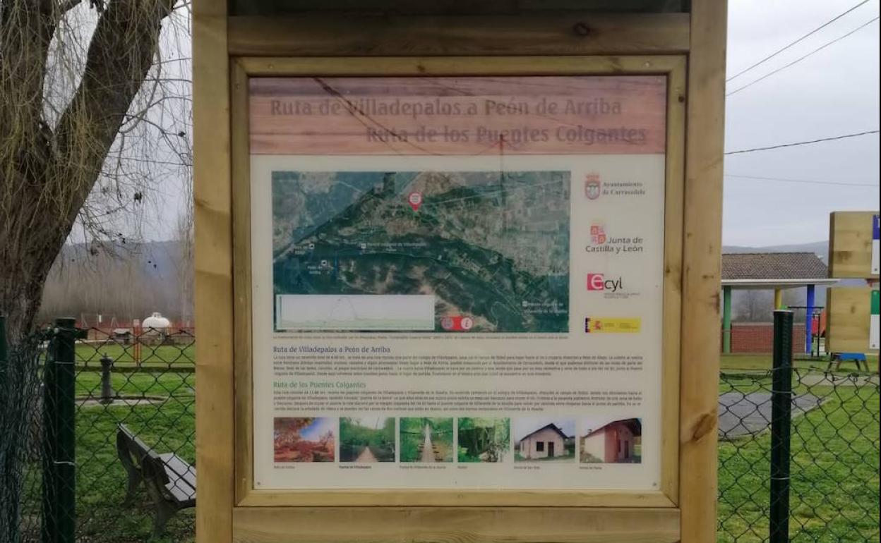 Imagen de uno de los paneles informativos de las rutas de Carracedelo.
