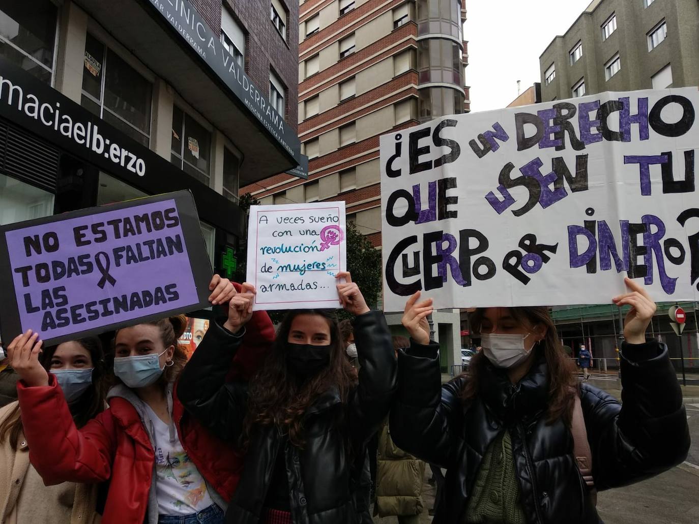 Manifestación de la Asociación de Mujeres Feministas Bercianas en Ponferrada. 