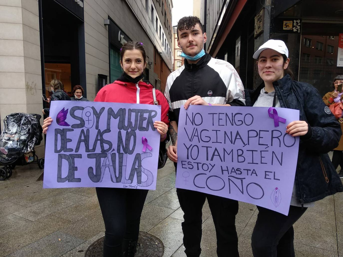 Manifestación de la Asociación de Mujeres Feministas Bercianas en Ponferrada. 