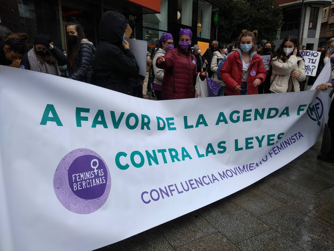 Manifestación de la Asociación de Mujeres Feministas Bercianas en Ponferrada. 